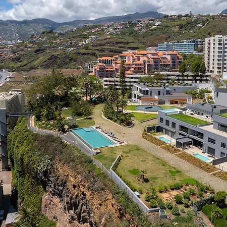 Acqua Vii By An Island * Funchal (Madeira)